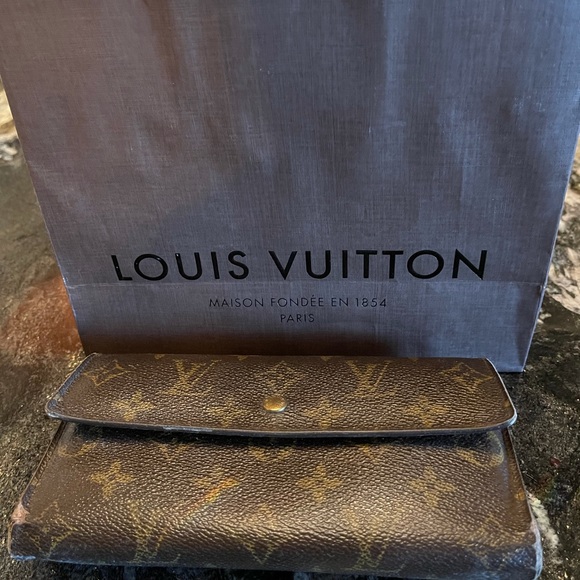 Authentic Louis Vuitton wallet - Picture 6 of 6